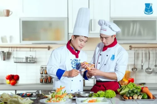 nghe-ky-thuat-che-bien-mon-an-1-768x512